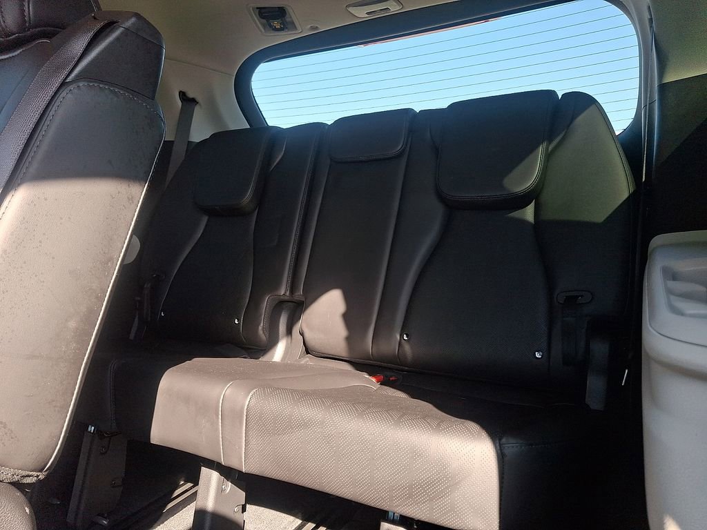 Used 2022 Kia Carnival LX image 11