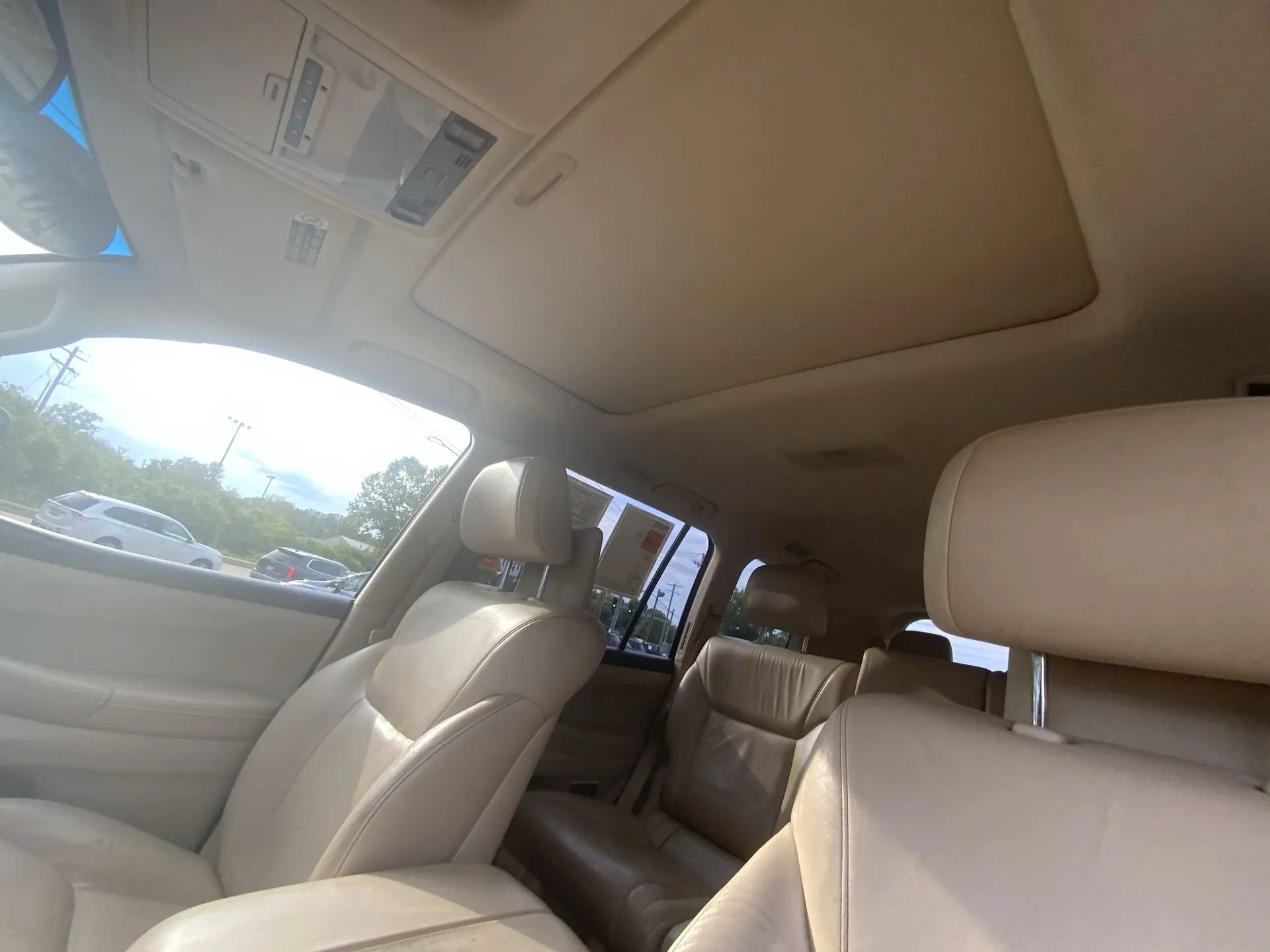 Used 2013 Lexus LX 570 4WD w/ Luxury Pkg image 16
