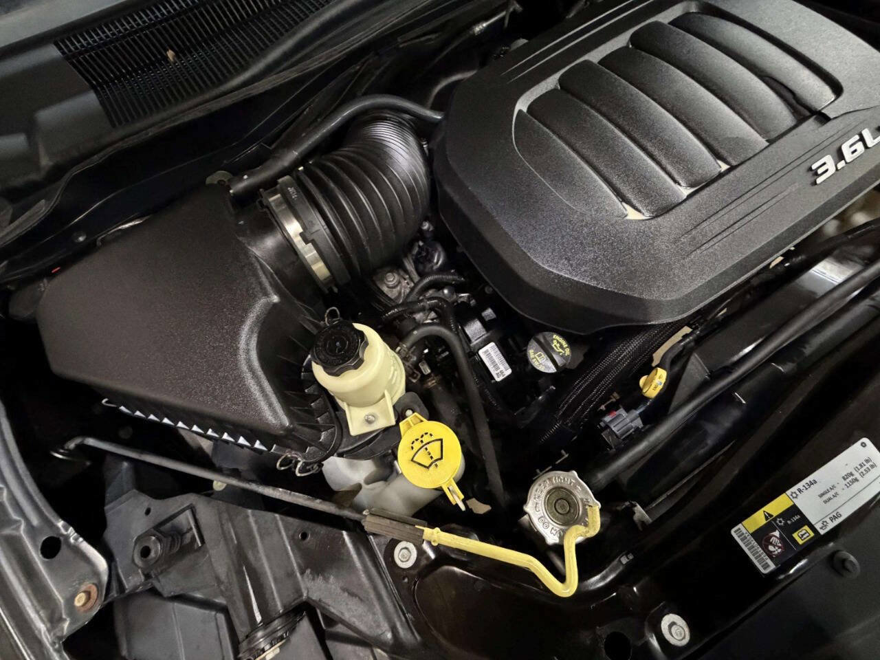 Used 2014 Chrysler Town & Country Touring-L image 32