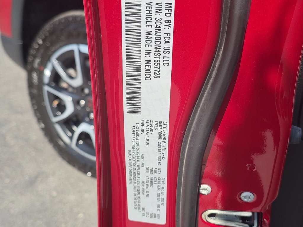 Used 2025 Jeep Compass Trailhawk AWD/4WD image 36