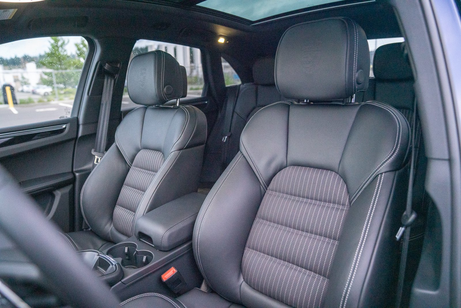 Certified 2026 Porsche Macan Turbo AWD/4WD image 5