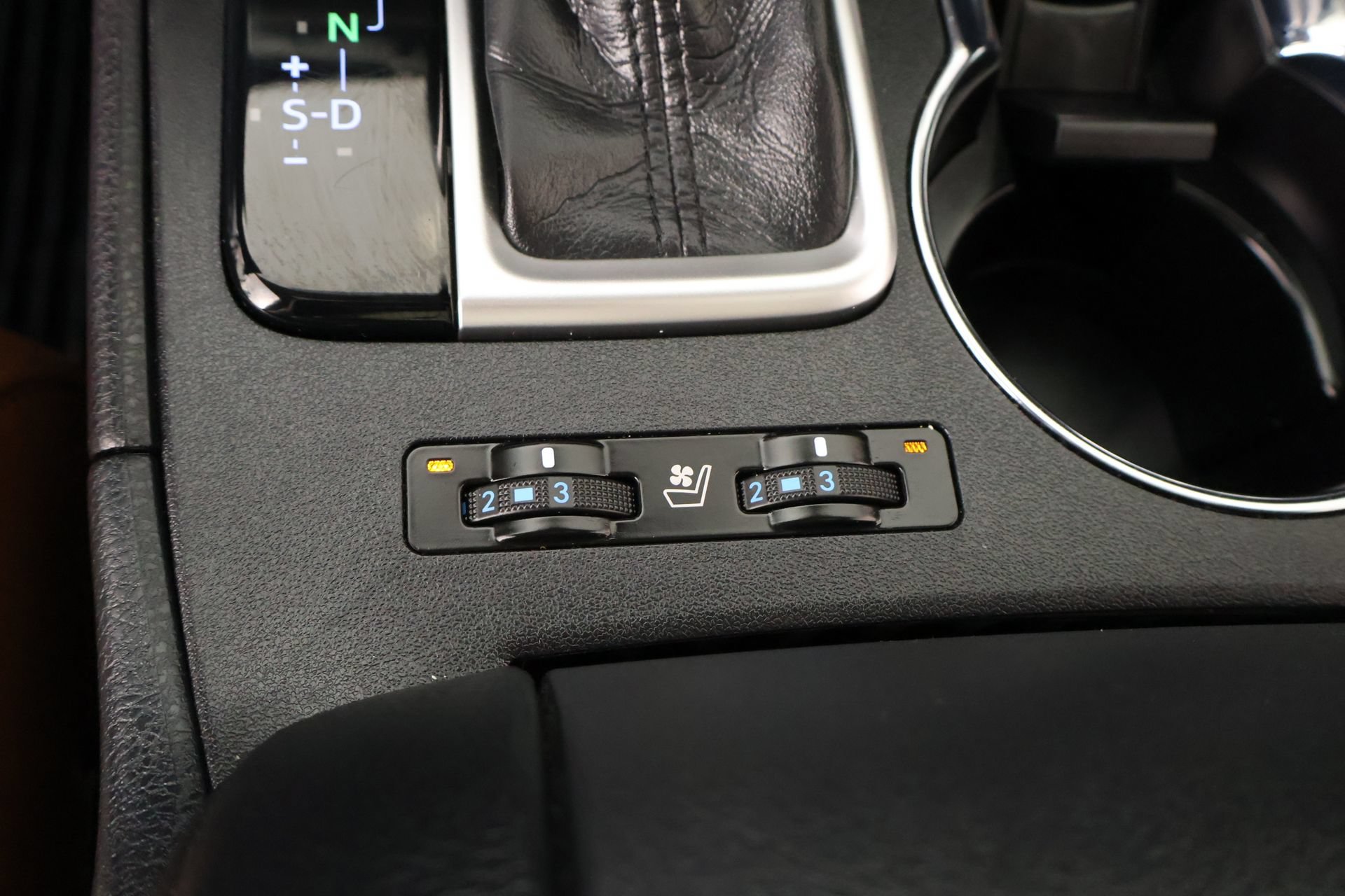 Used 2019 Toyota Highlander Limited Platinum AWD/4WD image 7