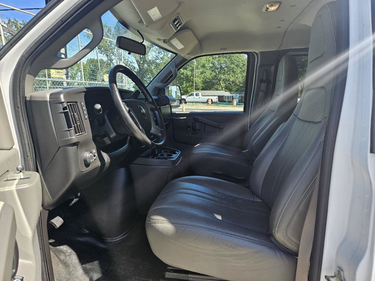 Used 2019 Chevrolet Express 3500 LS RWD image 10