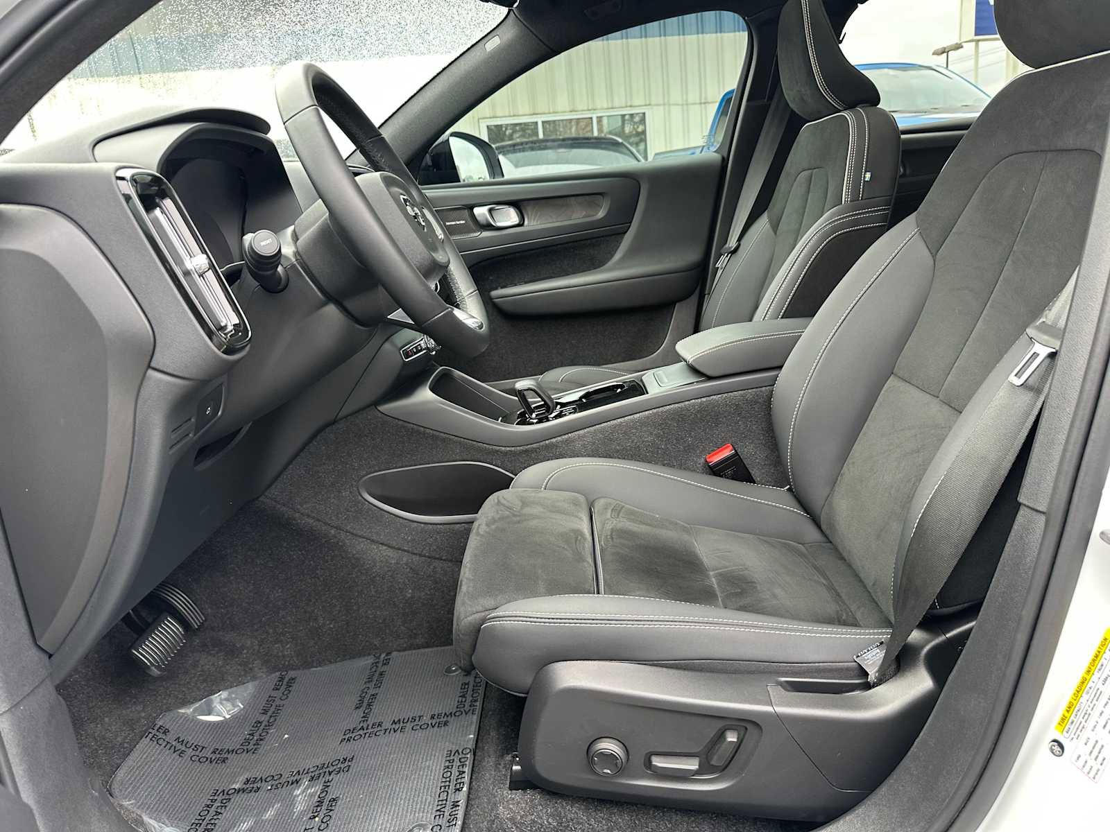 Certified 2023 Volvo C40 P8 Recharge Ultimate image 17