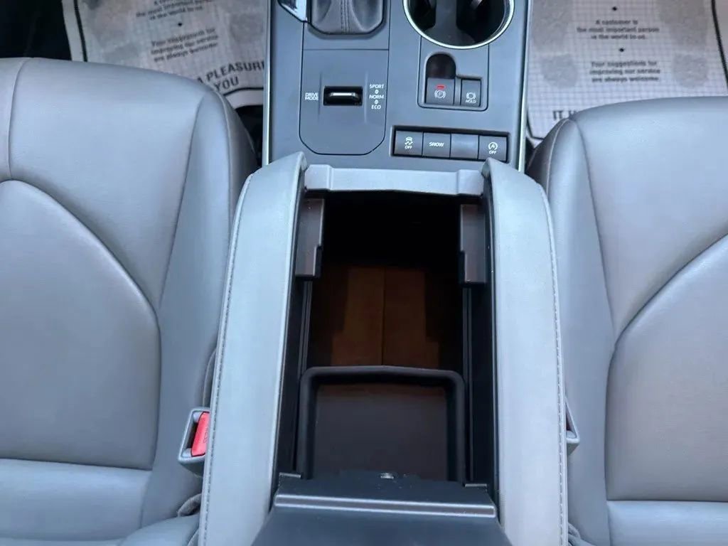 Used 2022 Toyota Highlander XLE FWD image 35