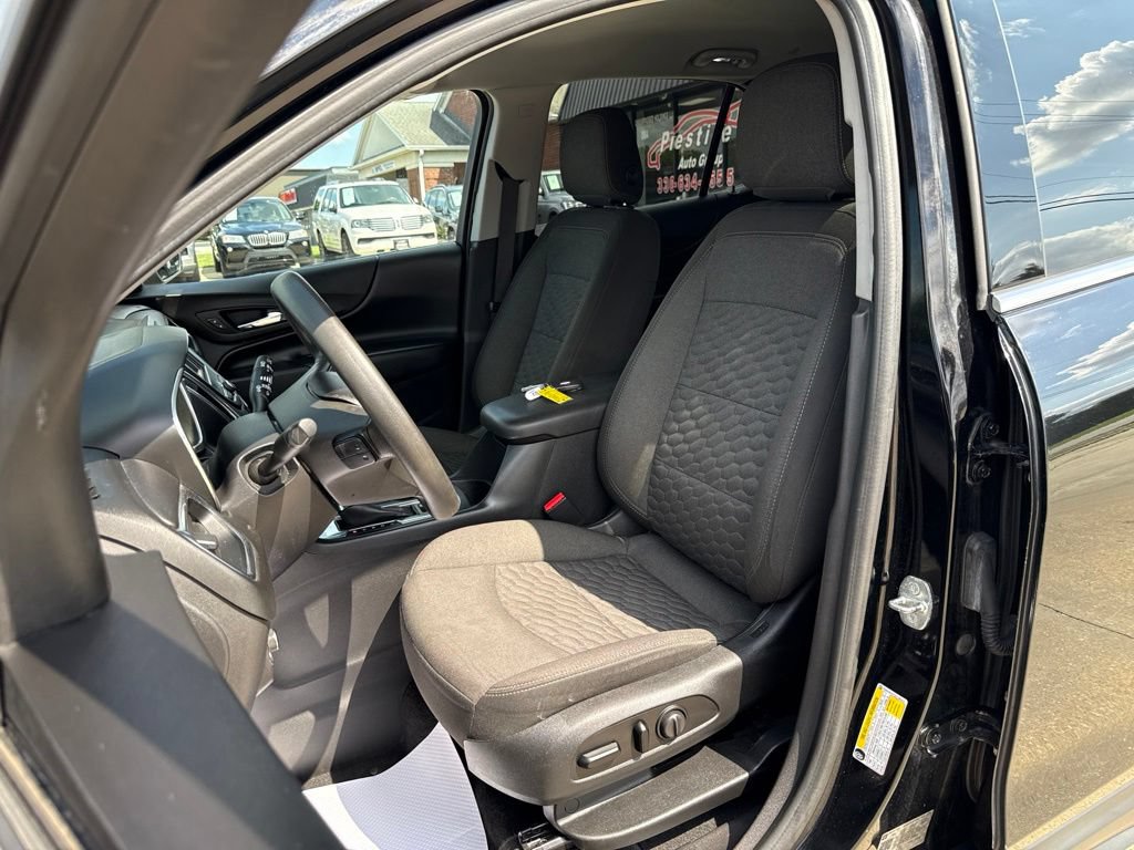 Used 2020 Chevrolet Equinox LT w/ LPO, Floor Liner Package FWD image 2