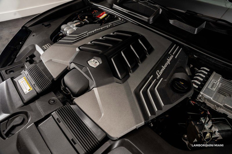 Used 2021 Lamborghini Urus image 7