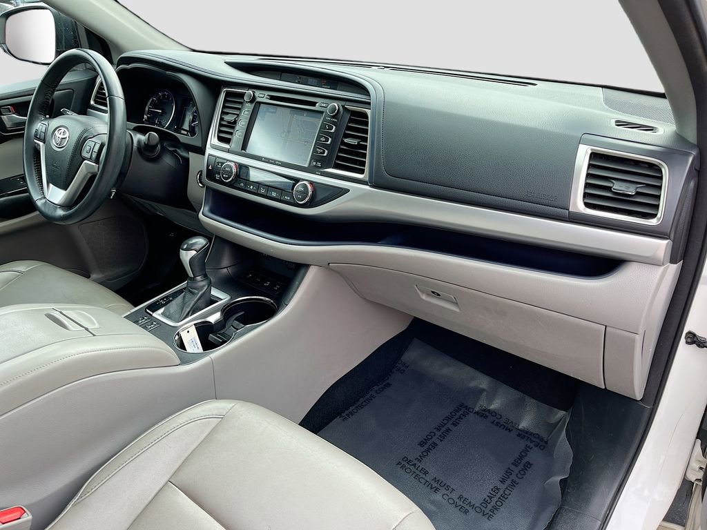 Used 2016 Toyota Highlander XLE image 31