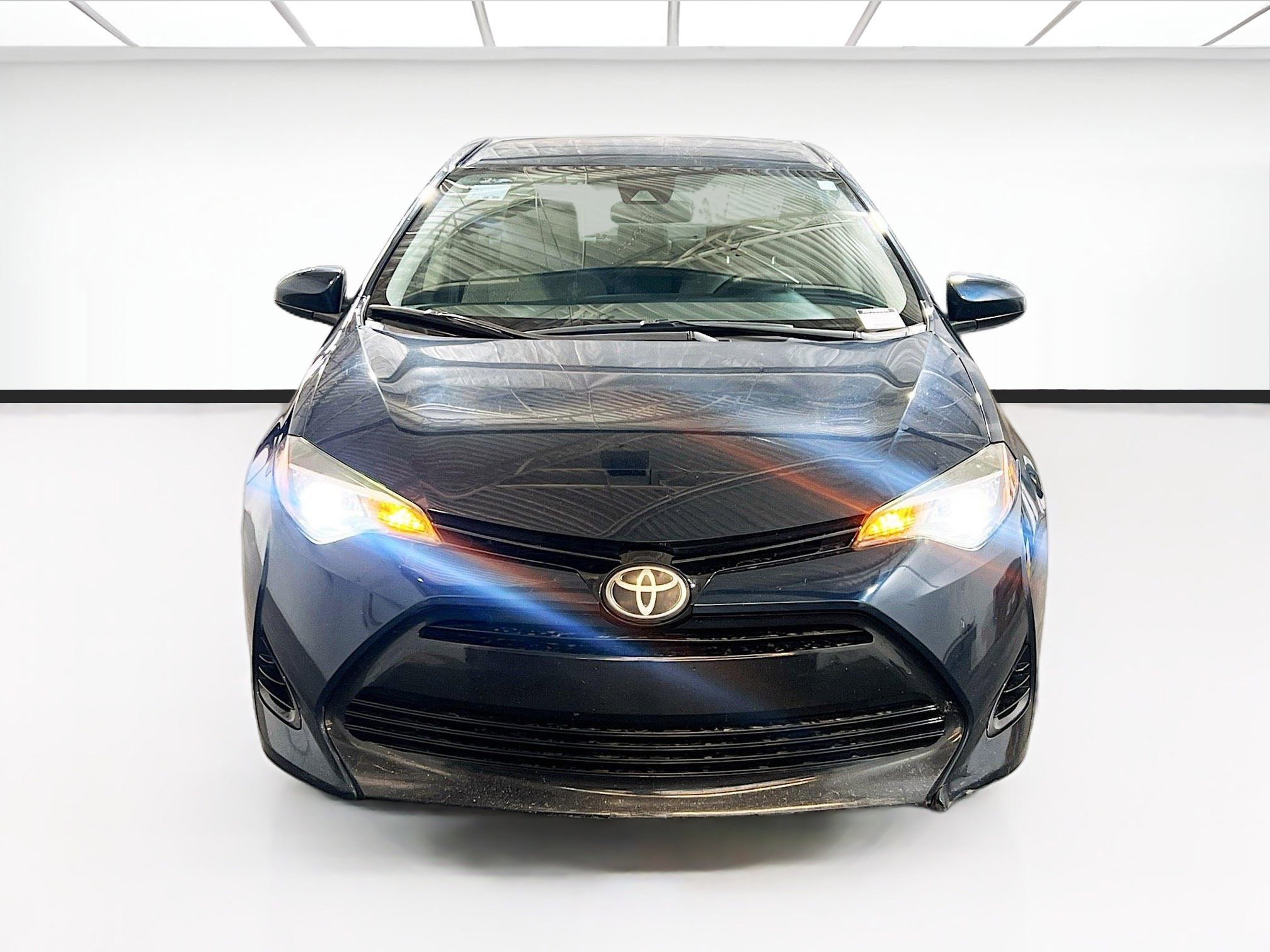 Used 2018 Toyota Corolla LE w/ Carpet Mat Package (TMS) image 2