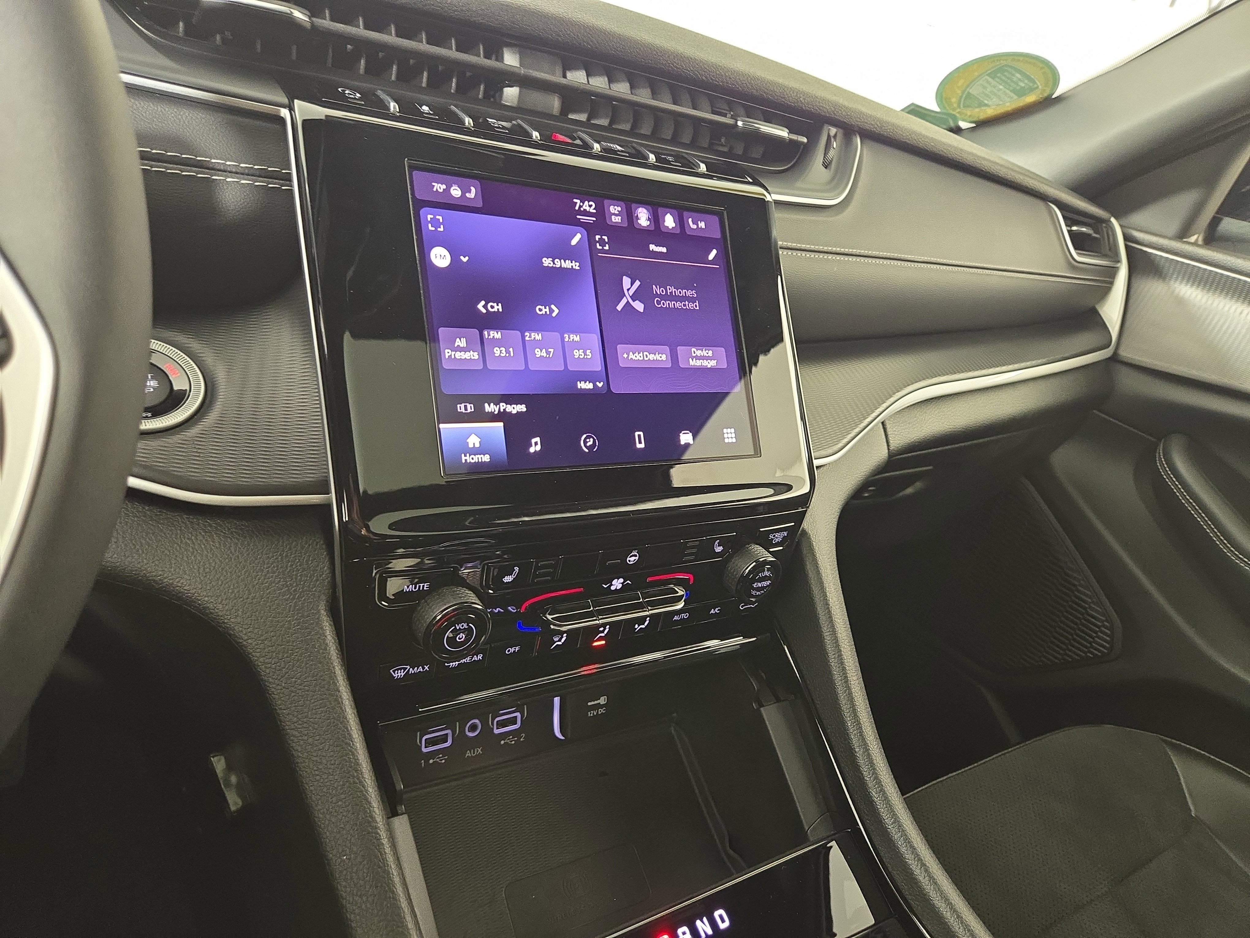 Used 2023 Jeep Grand Cherokee L Laredo image 23