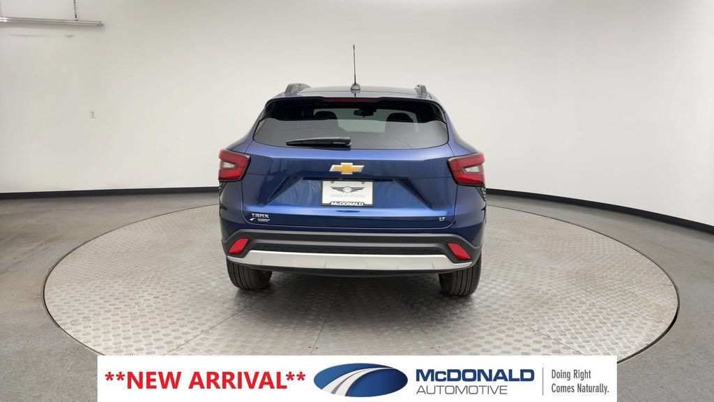 Used 2024 Chevrolet Trax LT w/ Driver Confidence Package FWD image 3