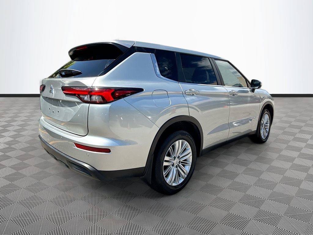 Used 2024 Mitsubishi Outlander ES FWD image 6