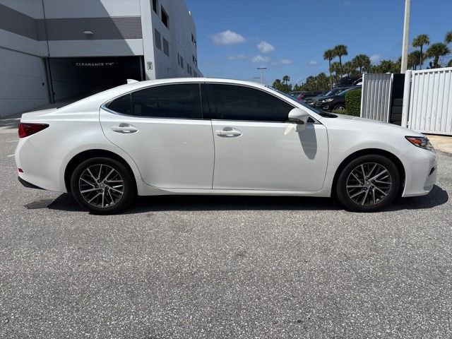 Used 2017 Lexus ES 350 w/ Luxury Package image 2