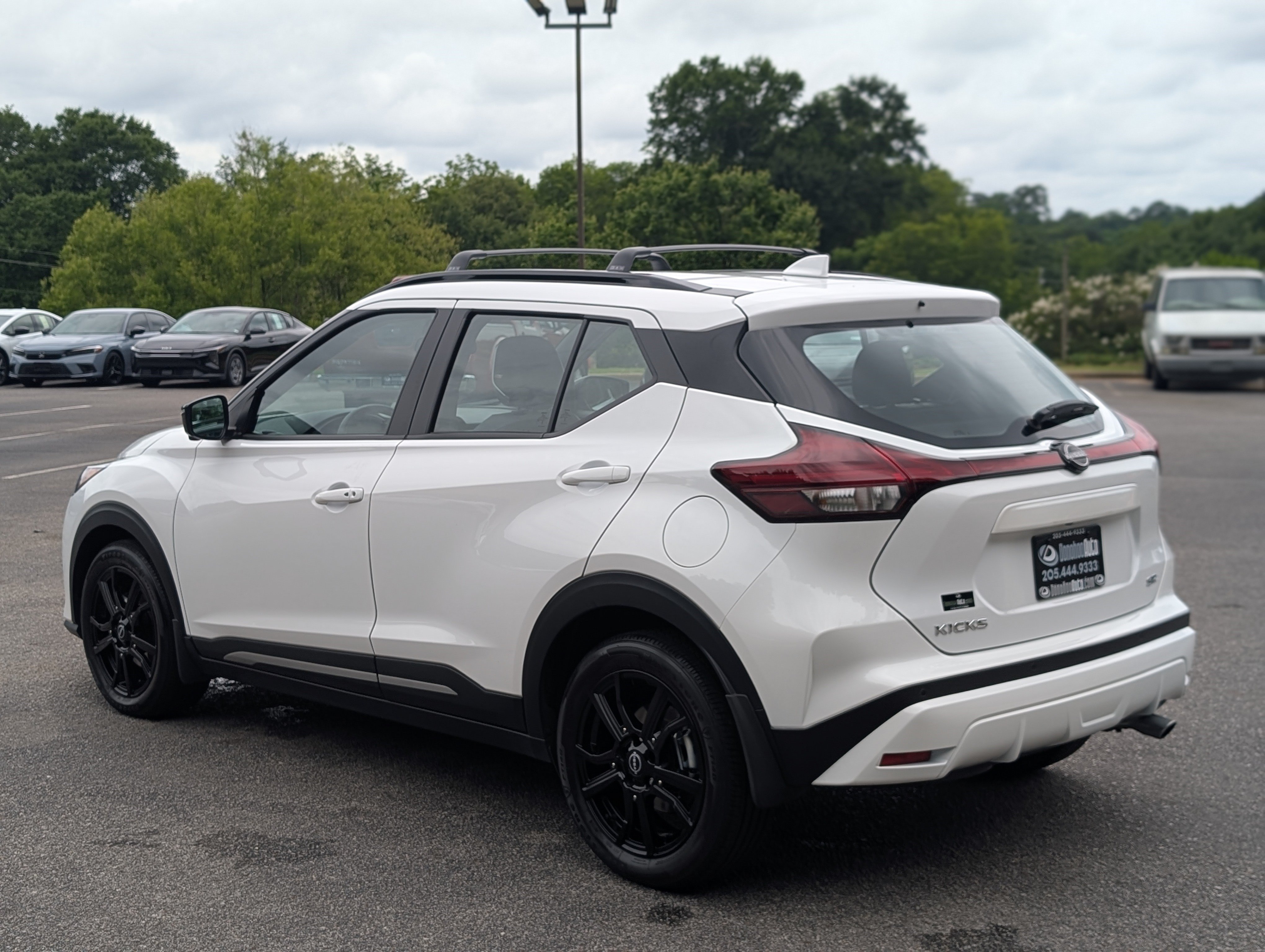 Used 2024 Nissan Kicks SR w/ SR Premium Package FWD image 7