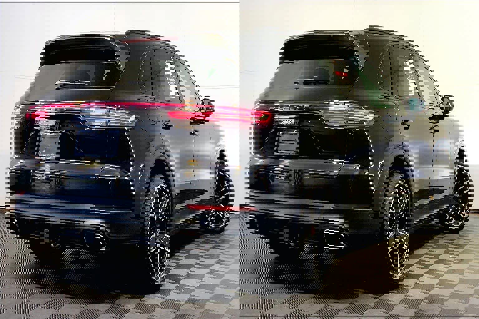 Used 2022 Porsche Cayenne image 14