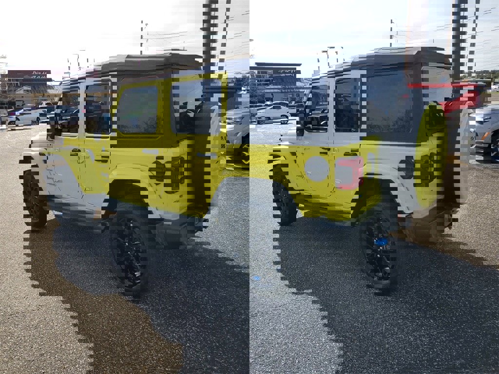 Used 2022 Jeep Wrangler Unlimited Sahara image 3