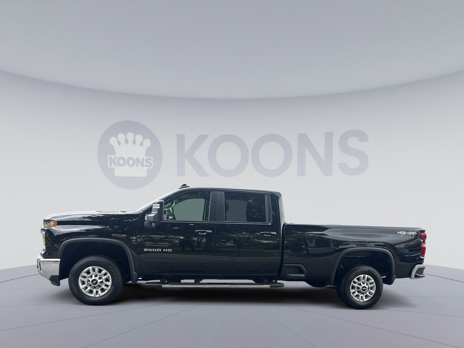 Used 2025 Chevrolet Silverado 2500 LT w/ Convenience Package AWD/4WD image 2