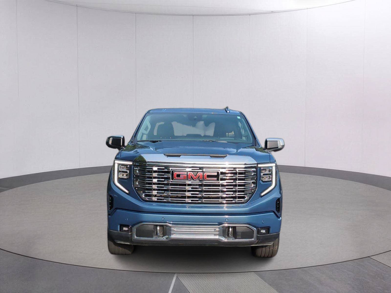 Used 2025 GMC Sierra 1500 Denali w/ Denali Reserve Package AWD/4WD image 8