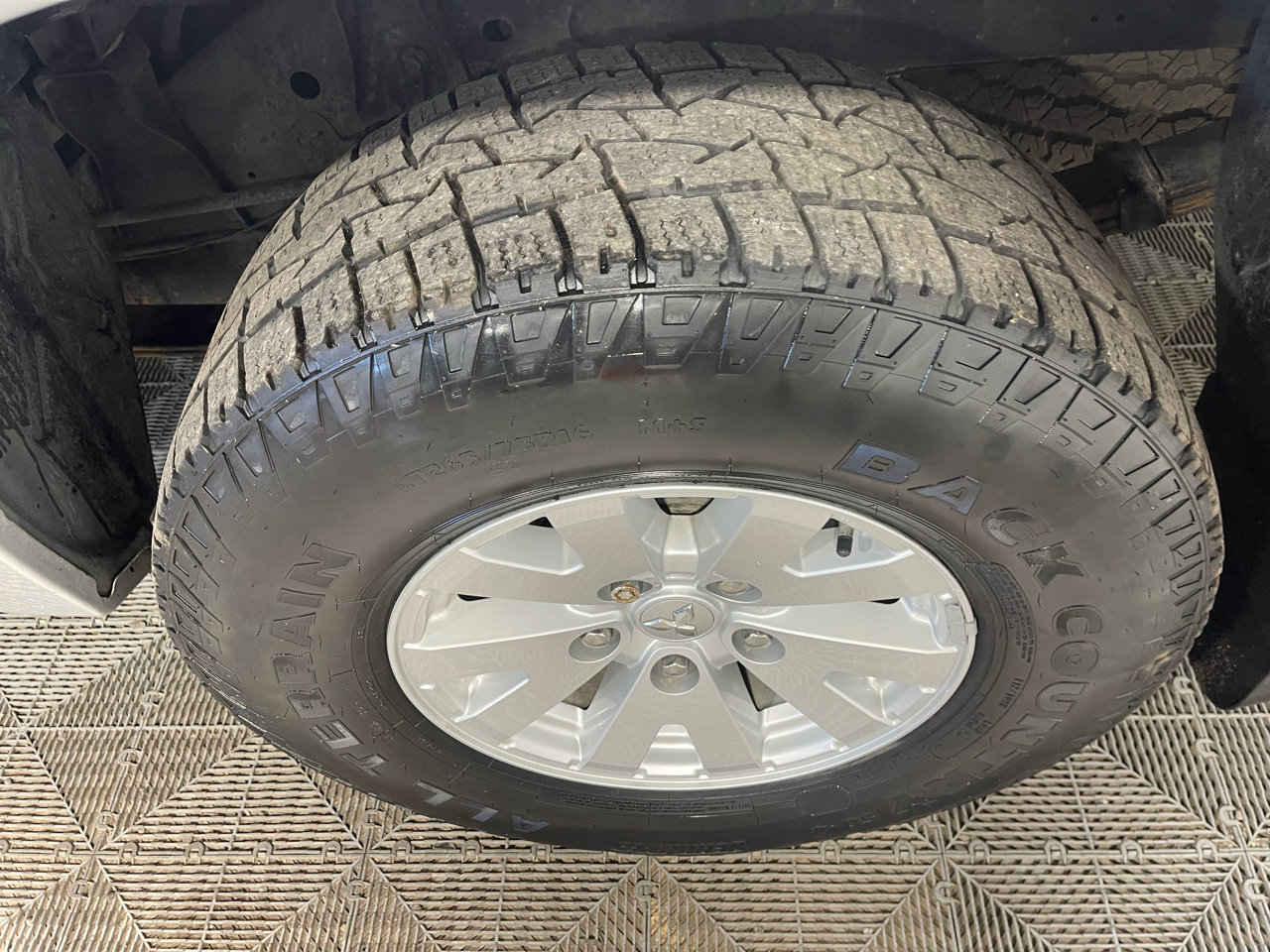 Used 2006 Mitsubishi Raider LS image 20