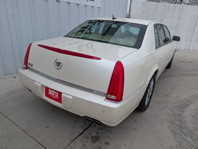 Used 2008 Cadillac DTS w/ Sun And Sound Package FWD image 17