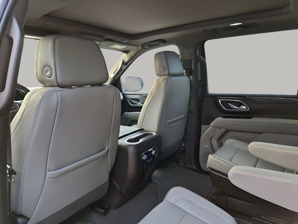 Used 2023 GMC Yukon XL SLT w/ SLT Premium Package image 18
