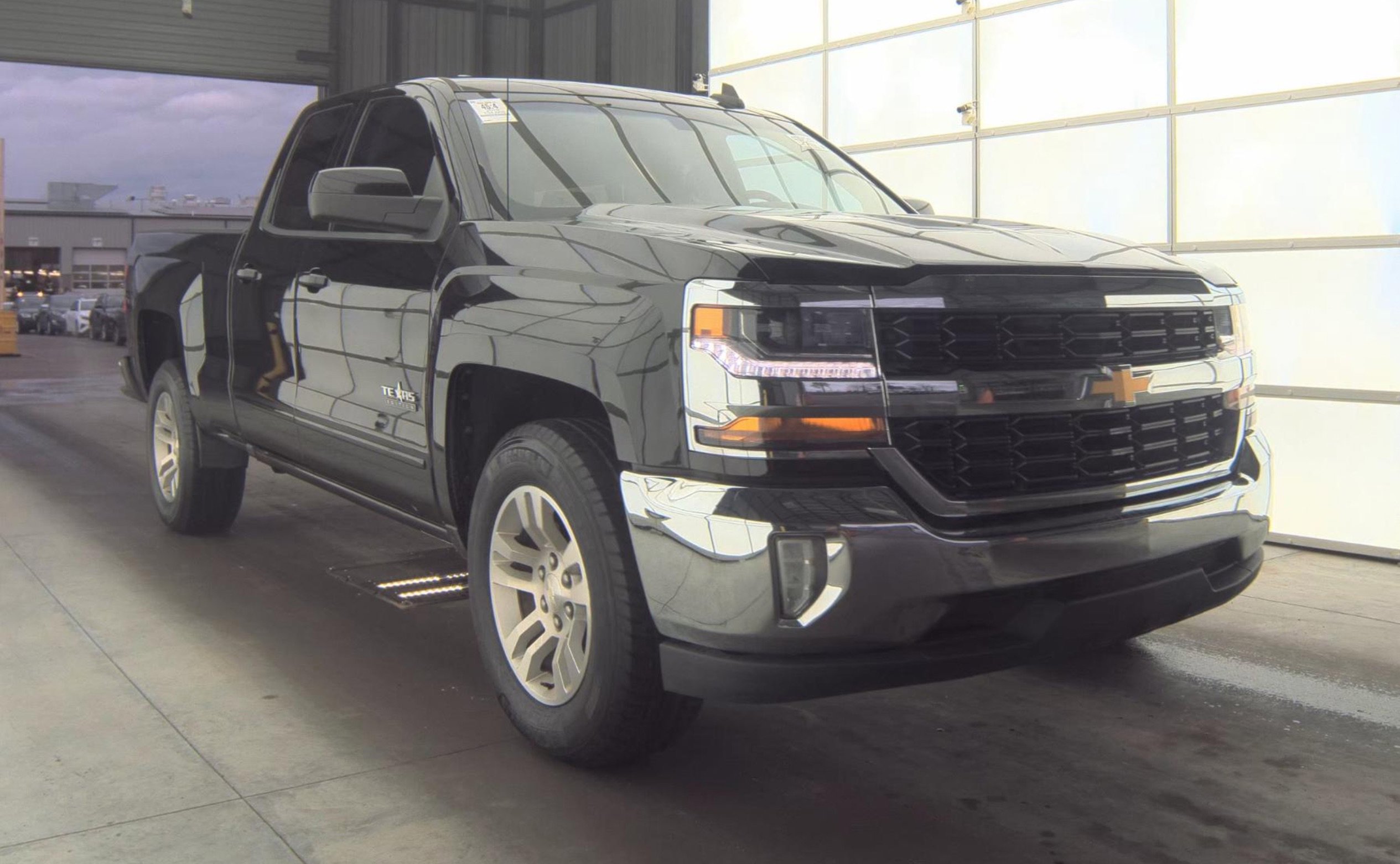 Used 2019 Chevrolet Silverado 1500 LT w/ Texas Edition image 3