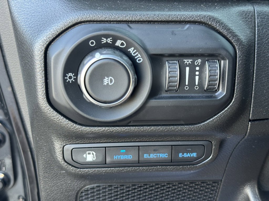 Used 2021 Jeep Wrangler Unlimited Sahara image 29