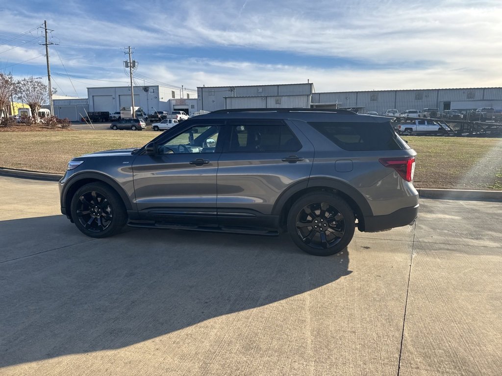 Certified 2023 Ford Explorer ST-Line w/ Class IV Trailer Tow Package image 9