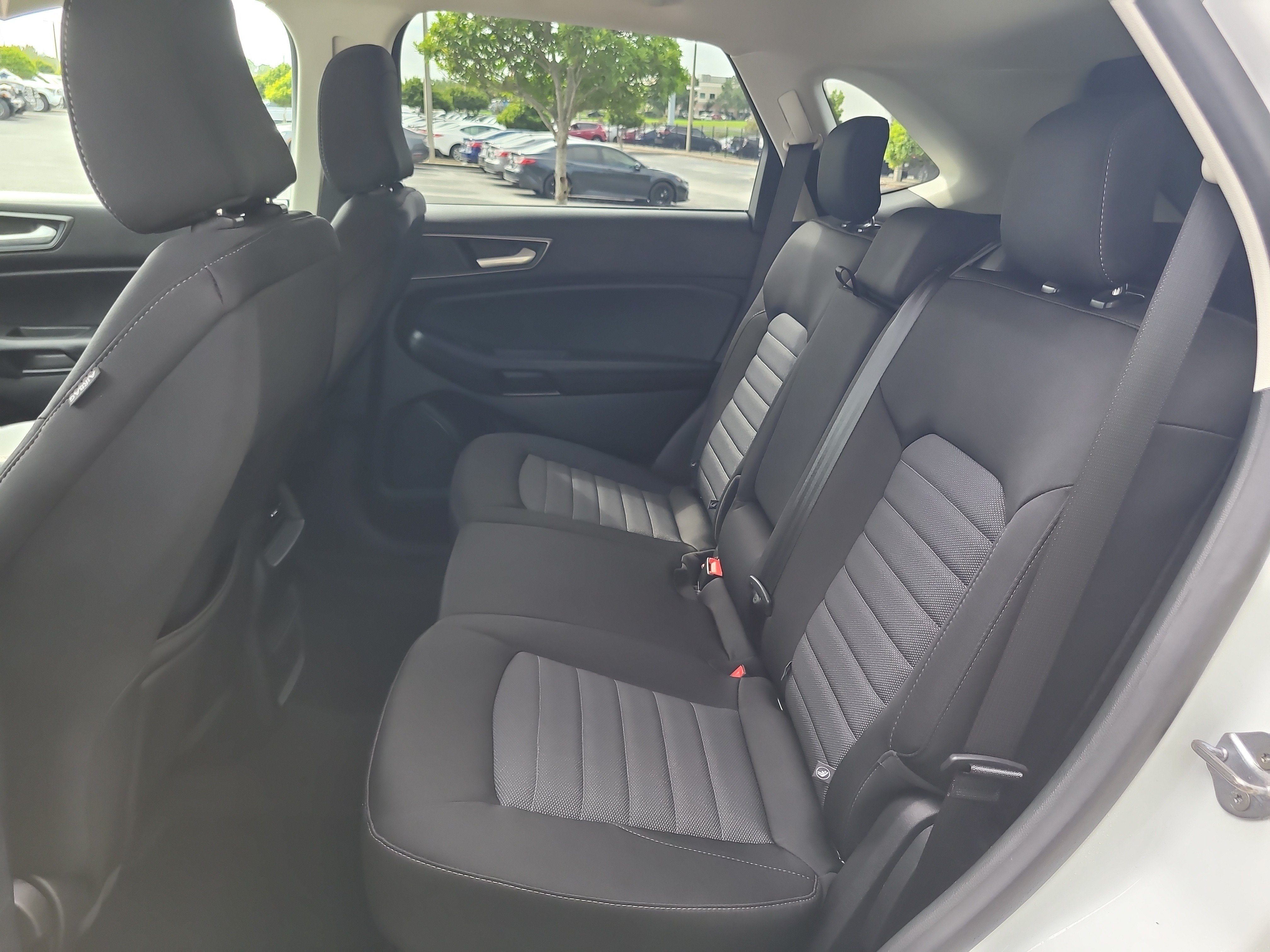 Used 2024 Ford Edge SE w/ Black Appearance Package AWD/4WD image 15