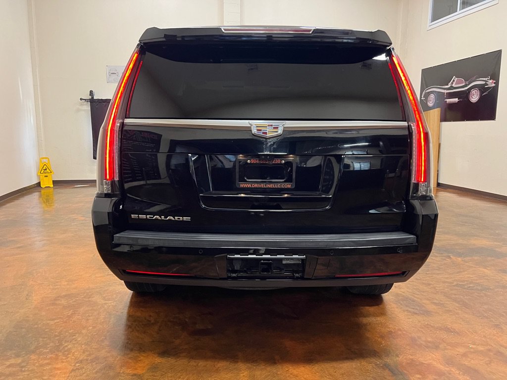 Used 2018 Cadillac Escalade Luxury RWD image 8