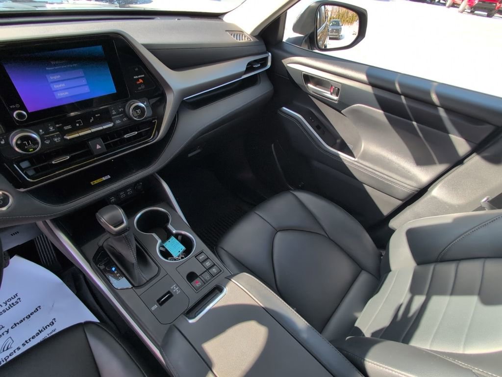 Used 2023 Toyota Highlander XLE image 24