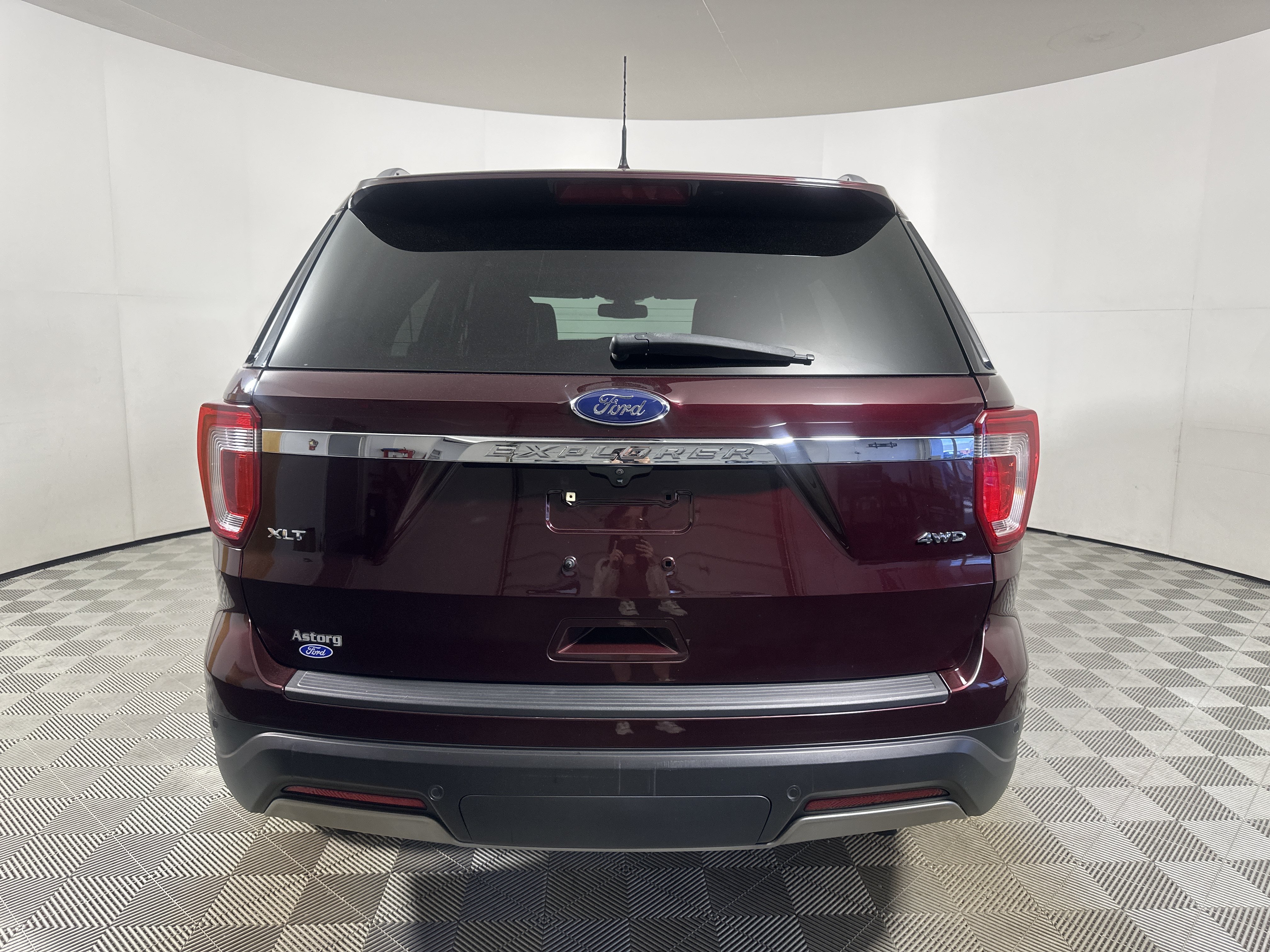 Used 2019 Ford Explorer XLT w/ Equipment Group 202A AWD/4WD image 6