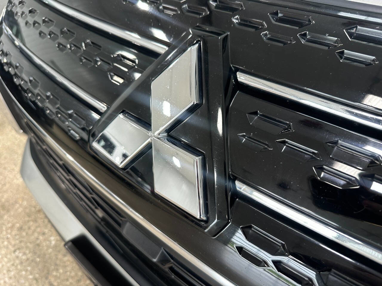 Used 2023 Mitsubishi Outlander ES image 20