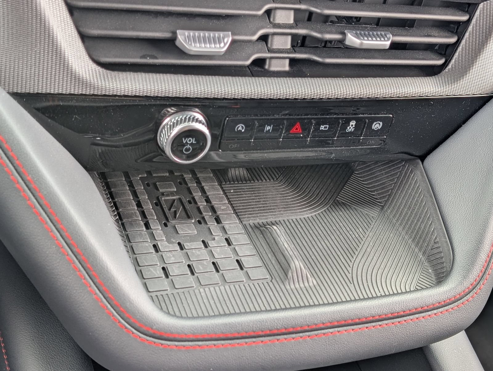 Used 2025 Ford Explorer ST-Line w/ Premium Package RWD image 8