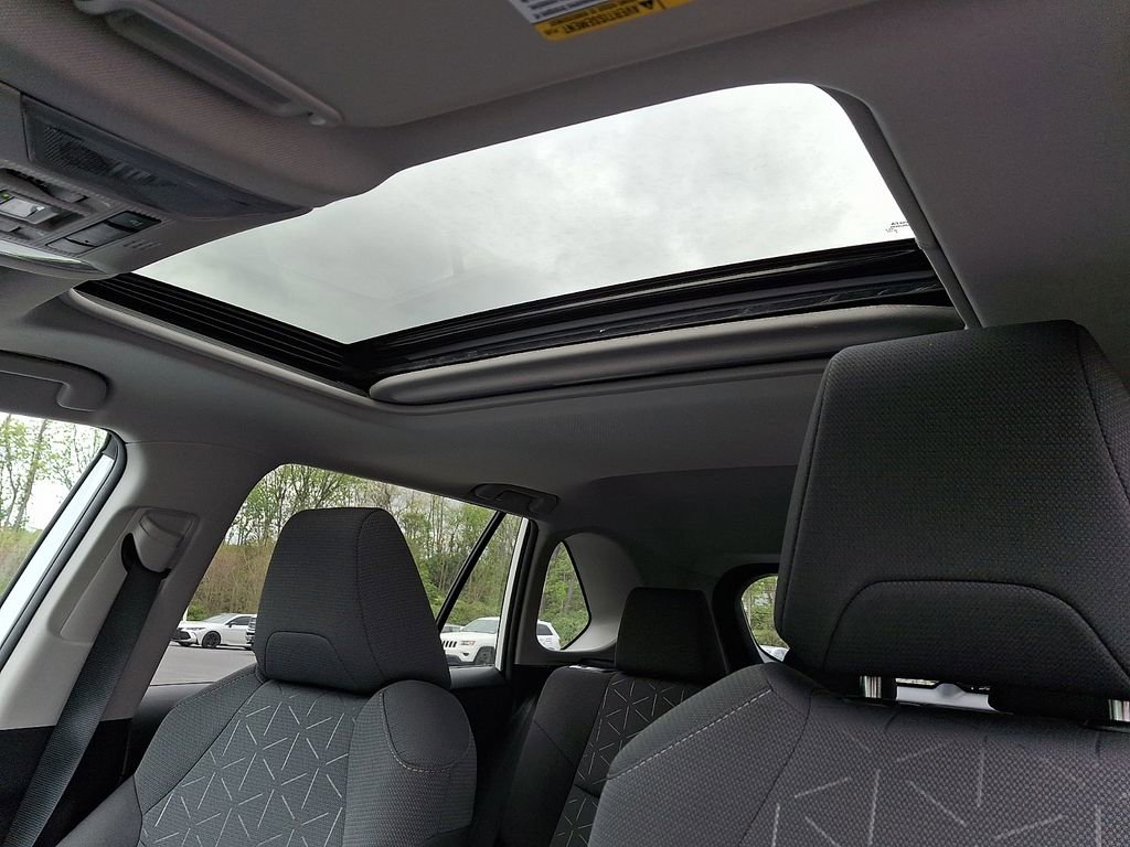 Used 2021 Toyota RAV4 XLE w/ Convenience Package AWD/4WD image 14