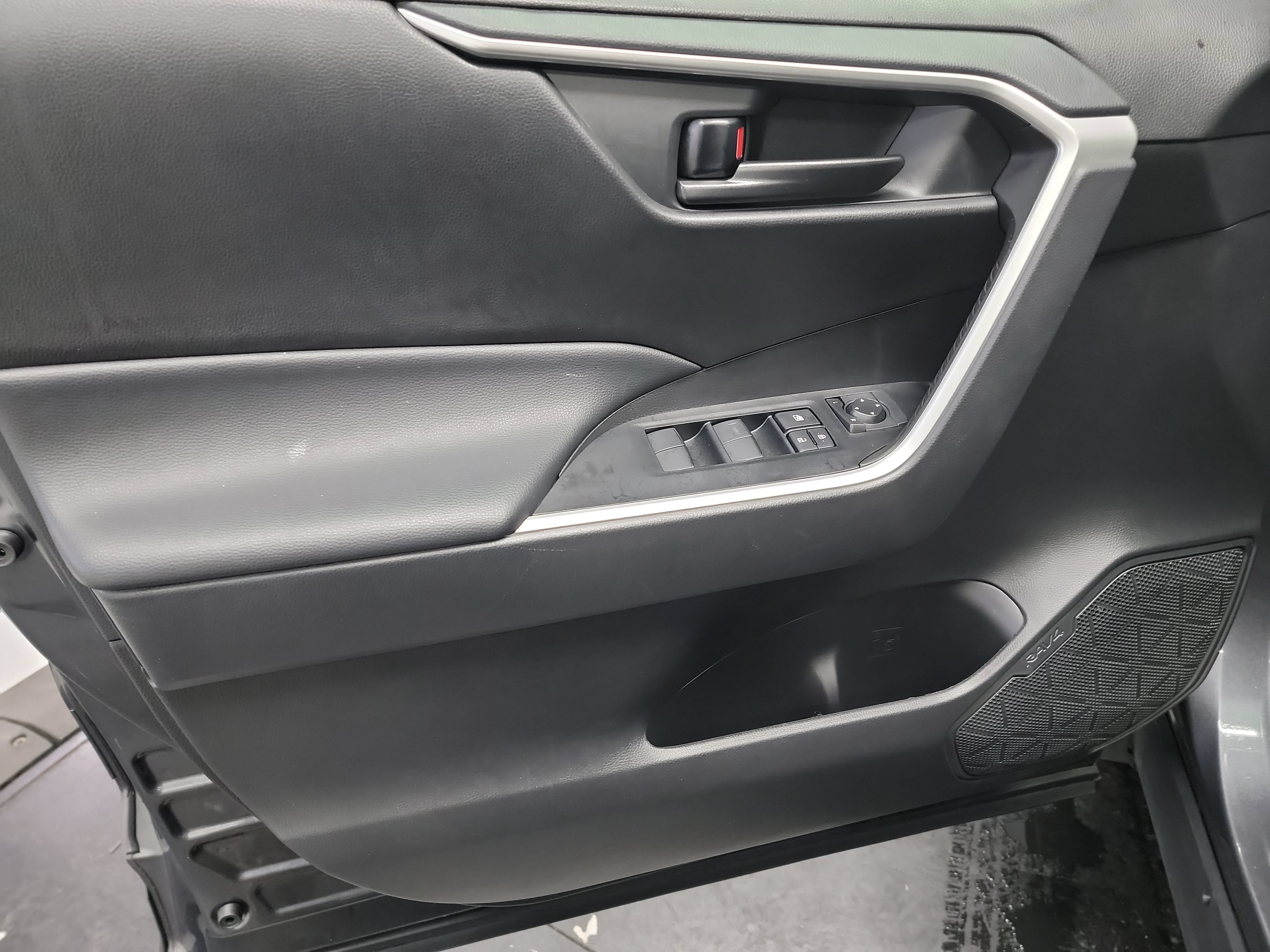 Used 2023 Toyota RAV4 LE AWD/4WD image 13