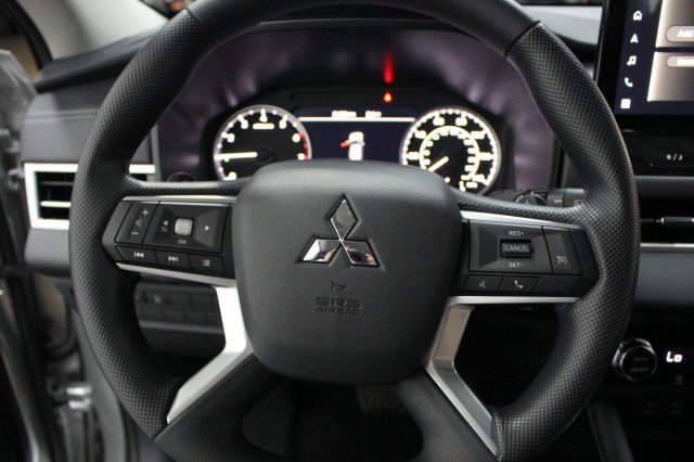 New 2026 Mitsubishi Outlander ES FWD image 8