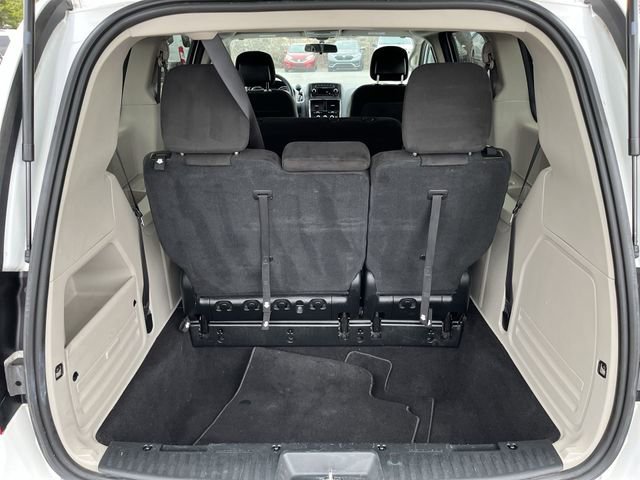 Used 2017 Dodge Grand Caravan SE image 21