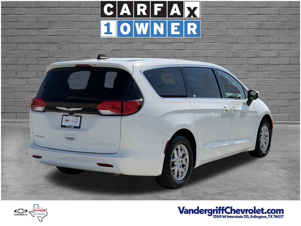 Used 2023 Chrysler Voyager LX FWD image 4
