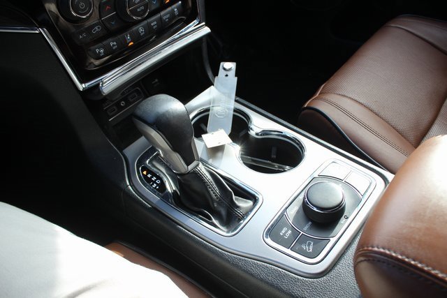 Used 2020 Jeep Grand Cherokee Overland image 12