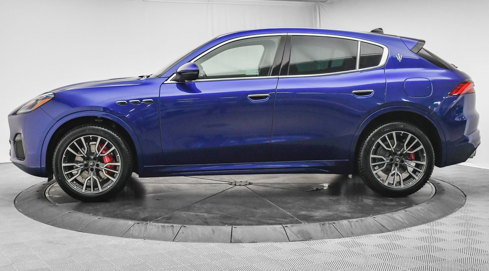 New 2025 Maserati Grecale GT image 4