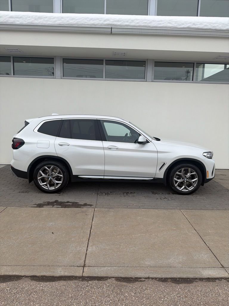 Used 2024 BMW X3 xDrive30i w/ Premium Package w/ZPA image 4