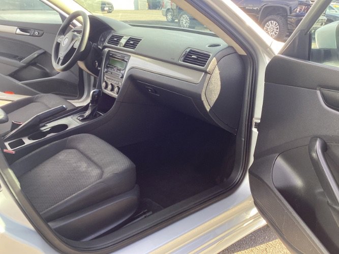 Used 2013 Volkswagen Passat 2.5 S image 8