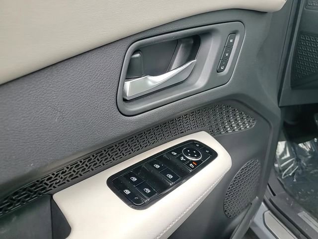 Used 2023 Nissan Ariya AWD image 14