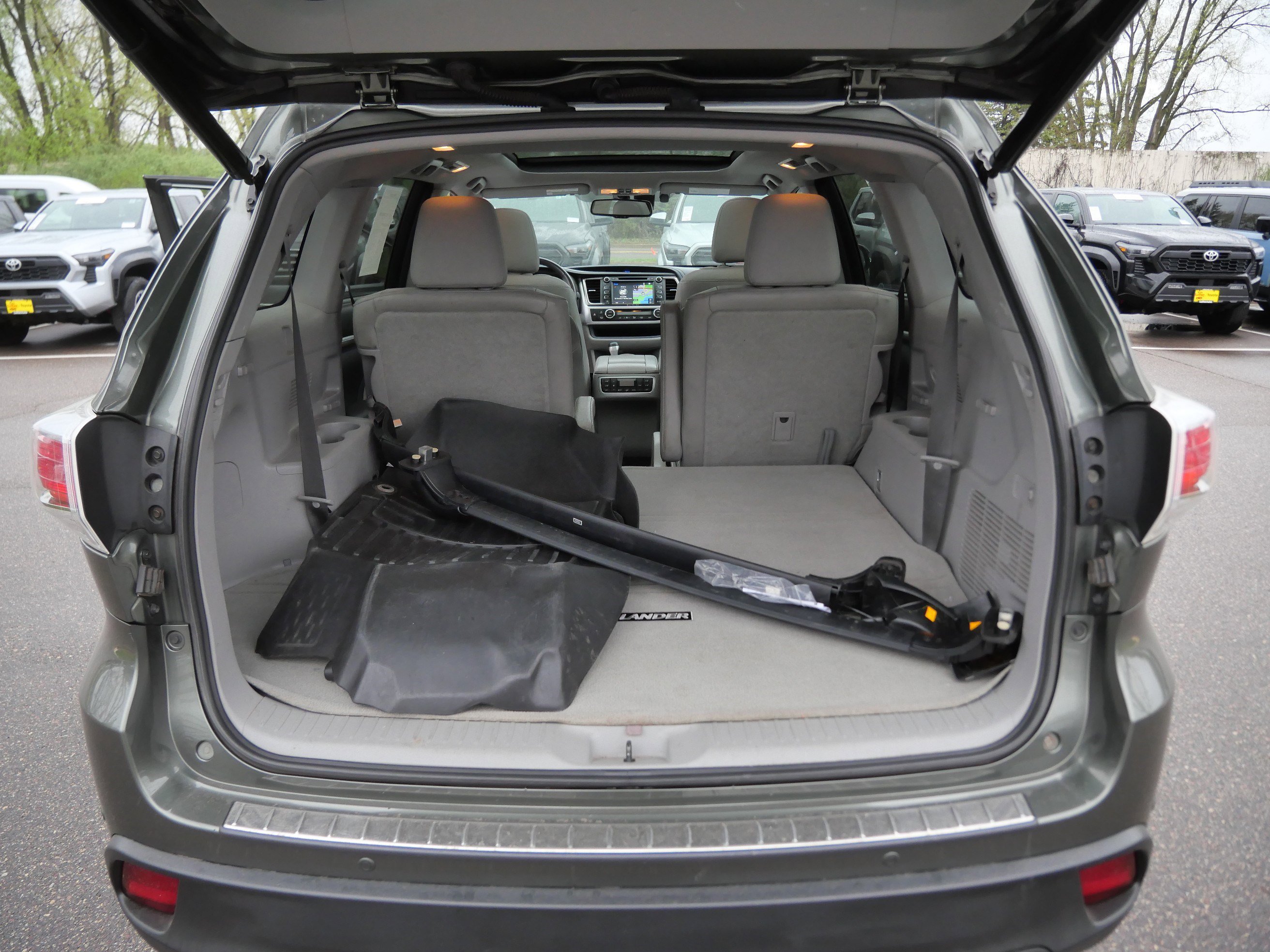 Used 2016 Toyota Highlander Limited Platinum AWD/4WD image 18