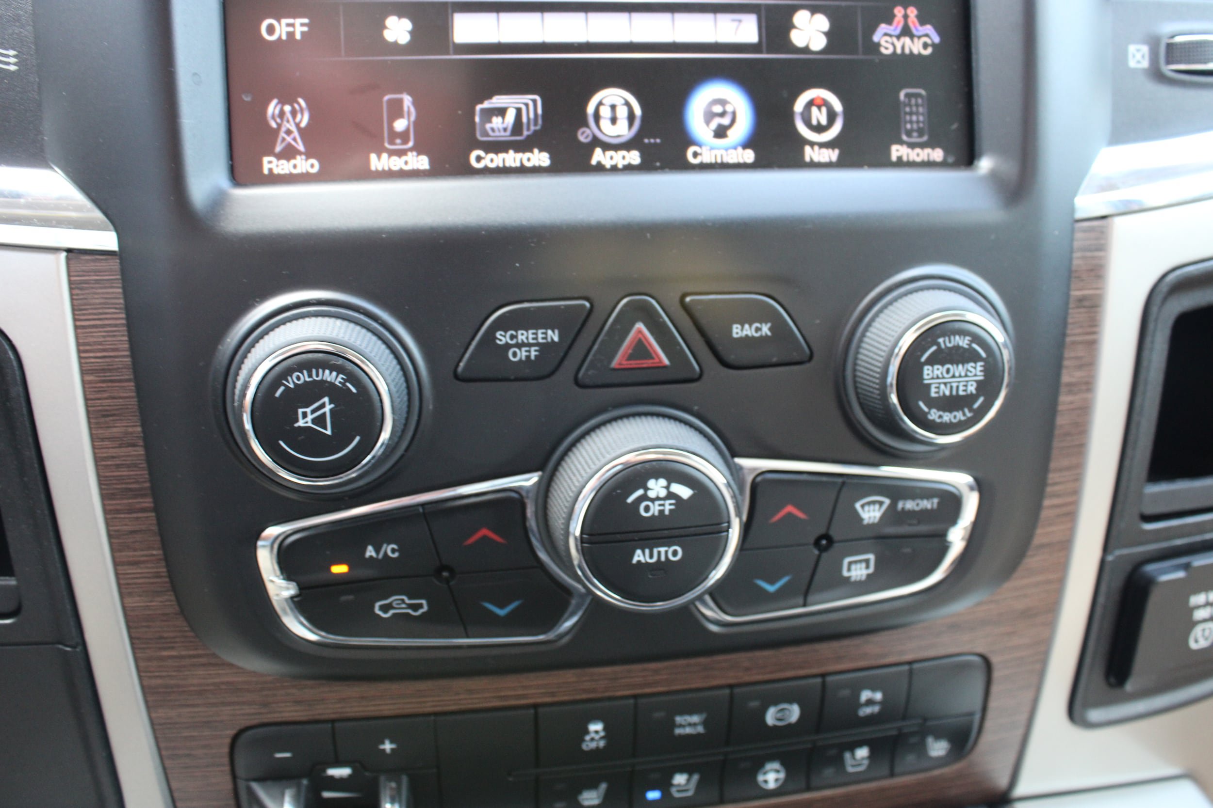 Used 2014 RAM 3500 Laramie w/ Convenience Group RWD image 27