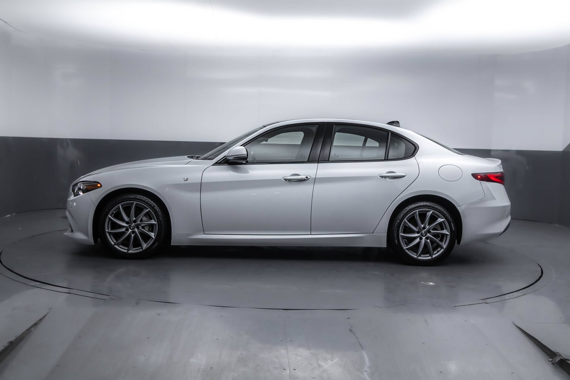 Used 2022 Alfa Romeo Giulia Ti AWD/4WD image 7