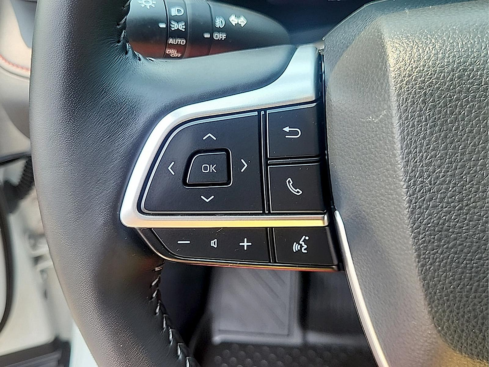 Used 2025 Toyota Highlander XSE AWD/4WD image 19