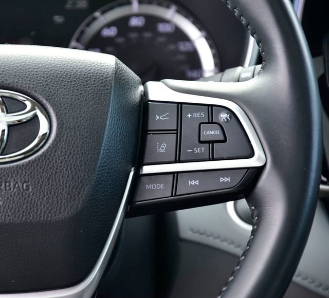 Certified 2024 Toyota Highlander XLE image 22