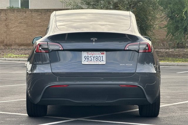 Used 2022 Tesla Model Y Long Range image 8